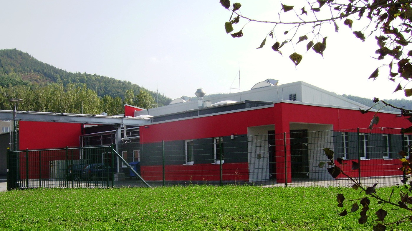 Ansicht Moderne Produktionshalle mit Büro- und Sozialflächen