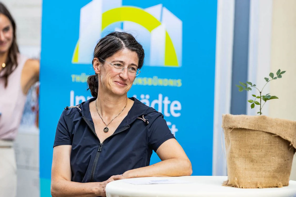 Wanderbaumalle in Gotha Detailaufnahme einer am Projekt beteiligten Frau