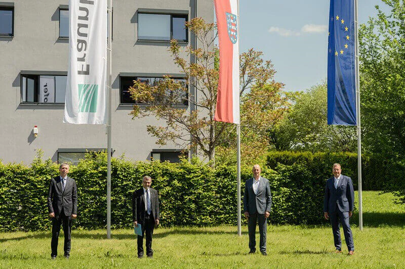 Freuen sich über die Förderung des Quantum Hub Thüringen - v.l.: Prof. Sattler (TU Ilmenau), Prof. Rosenthal (Friedrich-Schiller-Universität Jena), Minister Wolfgang Tiefensee, Prof. Dr. Andreas Tünnermann (Fraunhofer IOF). Bild: Fraunhofer IOF