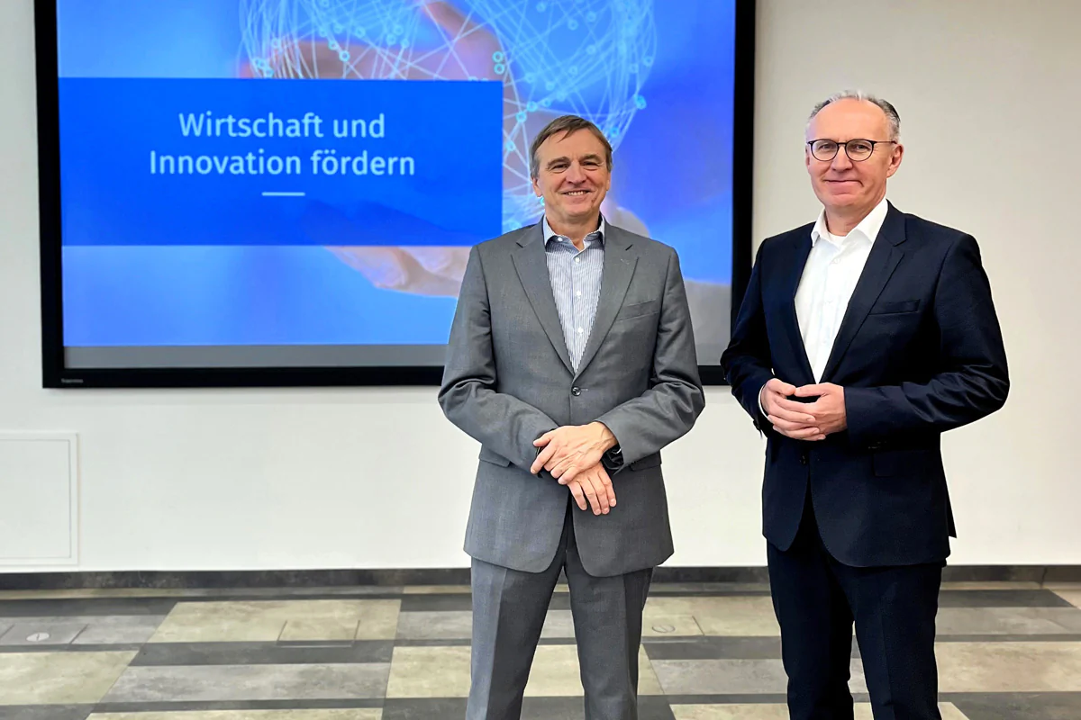 Dr. Arnulf Wulff (l.) und der neue Abteilungsleiter Herbert Stütz (r.)