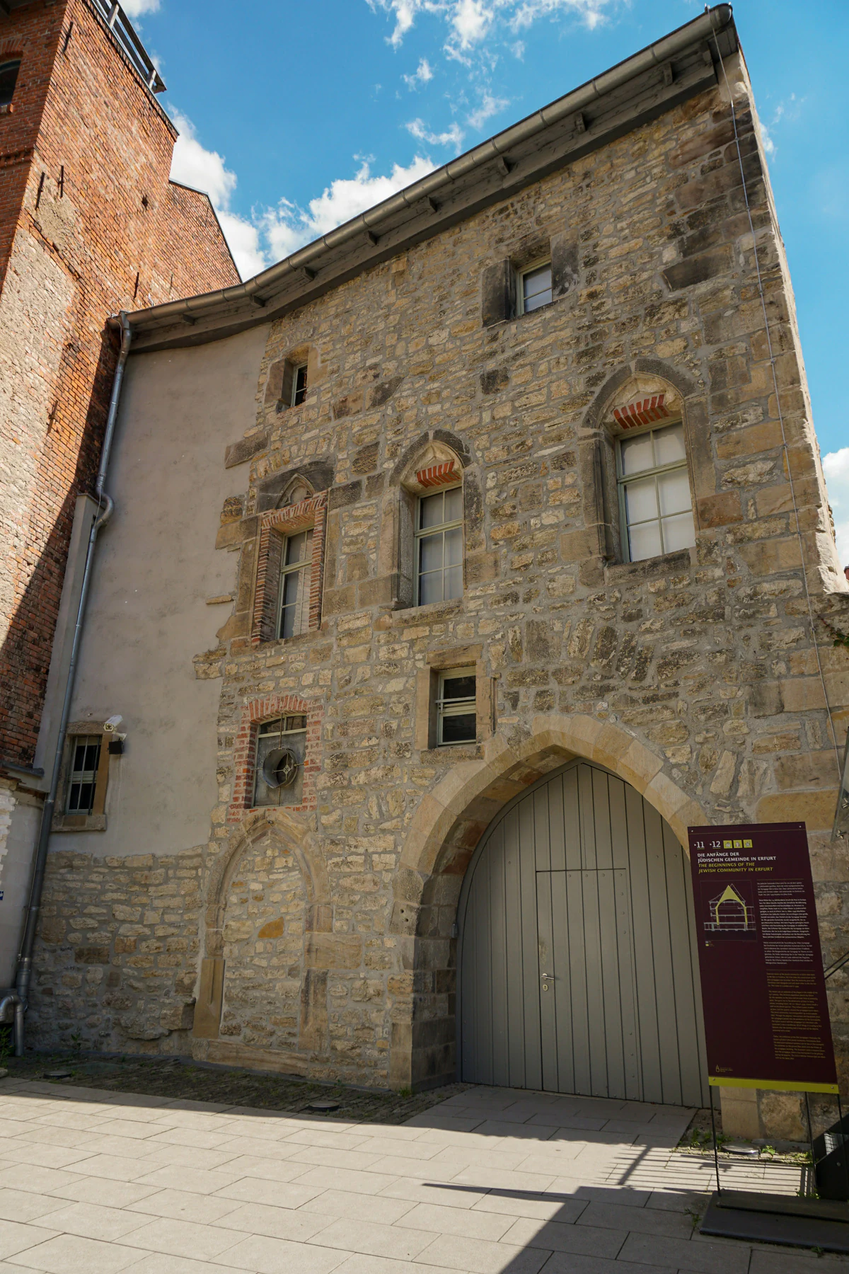 Nordfassade der Alten Synagoge in der Erfurter Altstadt.