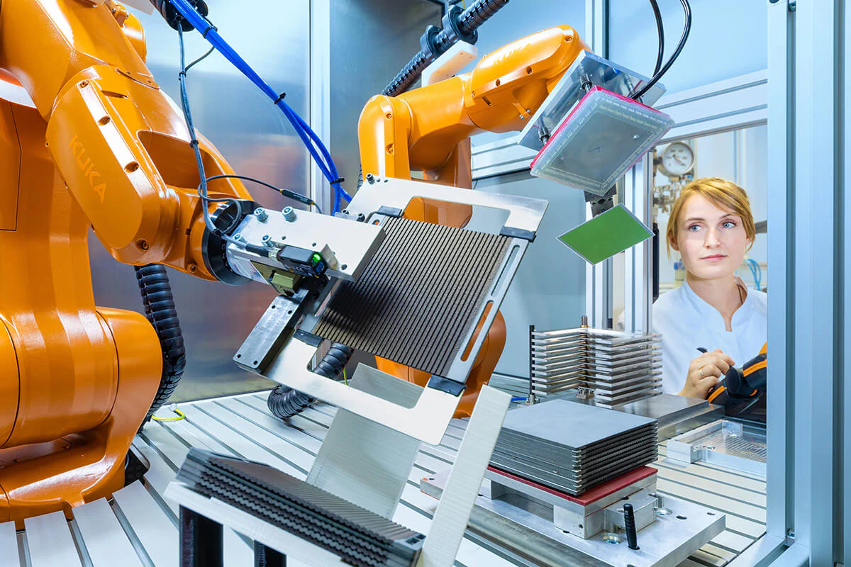 Die Pilotanlage der vom Fraunhofer IKTS entwickelten Hochtemperatur-Elektrolyse-Stacktechnologie (SOEC) wurde am „Erfurter Kreuz“ in Arnstadt eröffnet. Bild: Fraunhofer IKTS Hochtemperatur-Elektrolyse-Stacktechnologie