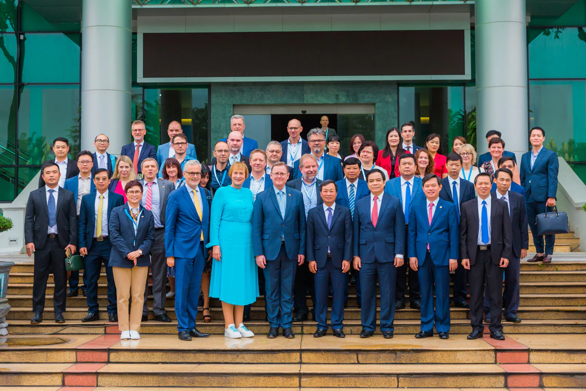 Besuch beim Volkskomitee der Provinz Phú Thọ.