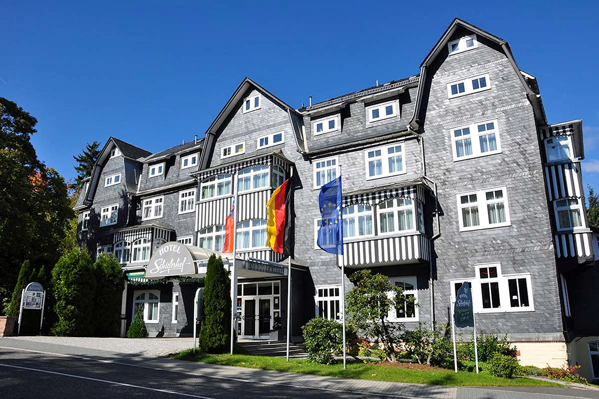 Das Hotel Schieferhof – ein traditioneller Fachwerkbau mit modernem Interieur.