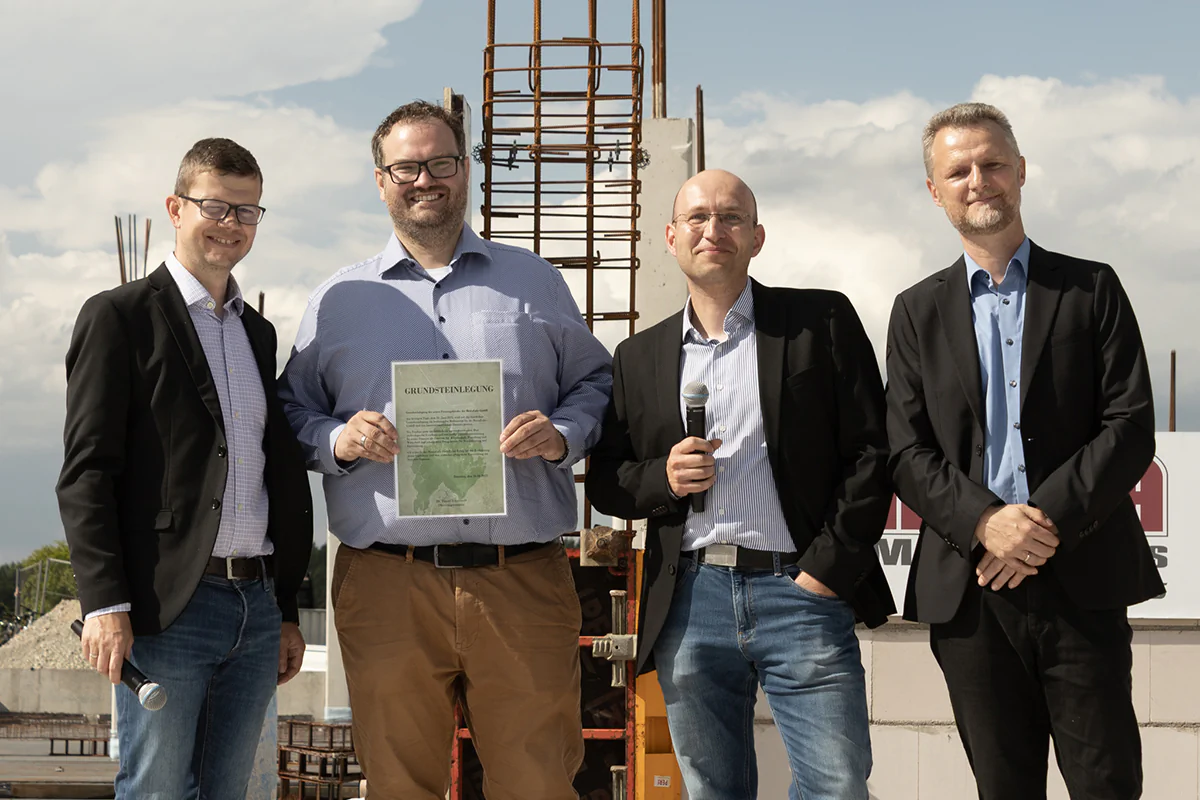 Auch der OB von Ilmenau folgte der Einladung und hielt eine Rede. (v.l.n.r.: Oberbürgermeister Dr. Daniel Schultheiß und die Geschäftsführer von MetraLabs, Dr.-Ing. Johannes Trabert, Dr. Andreas Bley und Dr.-Ing. Christian Martin.