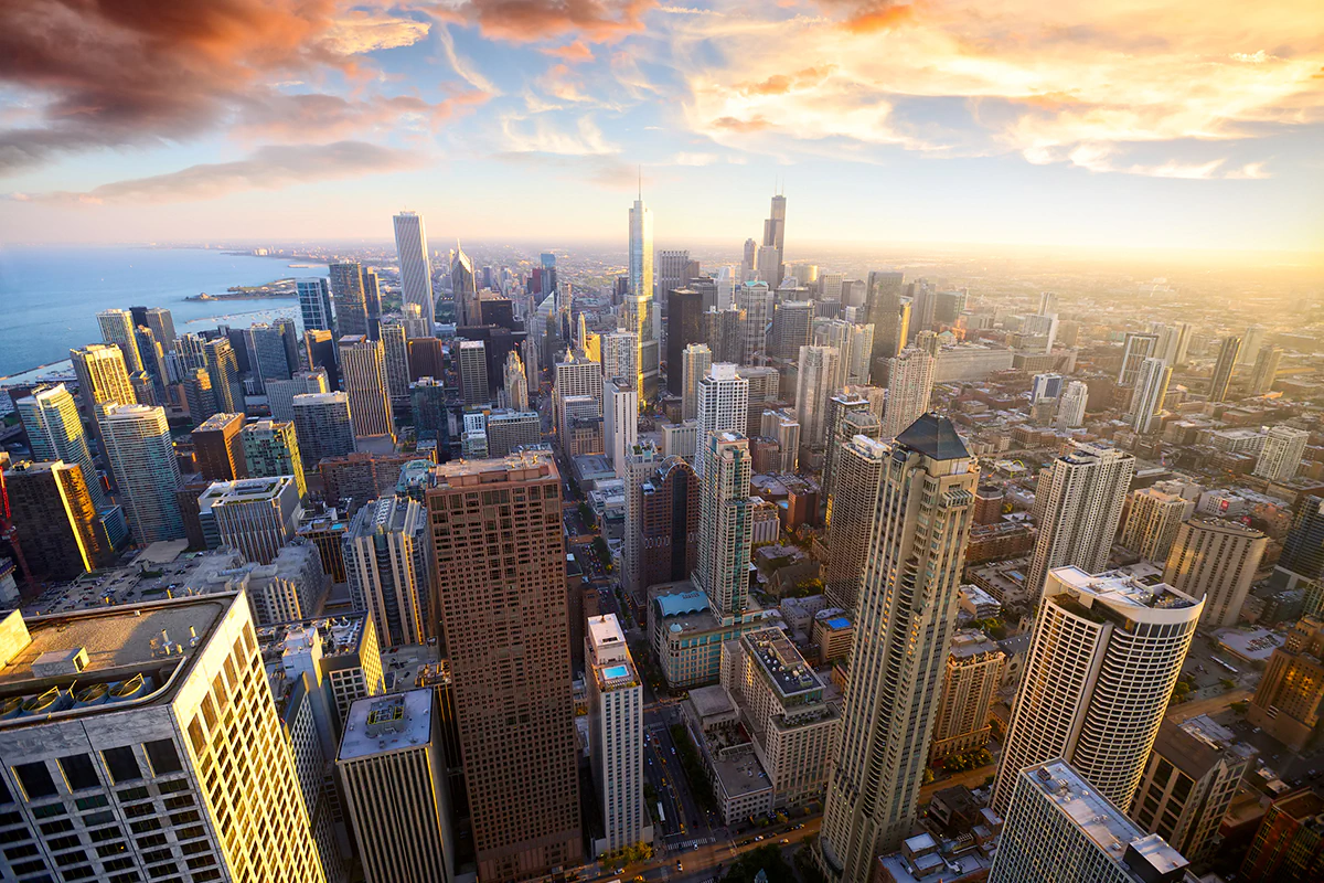 Luftaufnahme von Chicago bei Sonnenuntergang, Bild: Oleksandr Dibrova Luftaufnahme von Chicago bei Sonnenuntergang, Illinois, USA