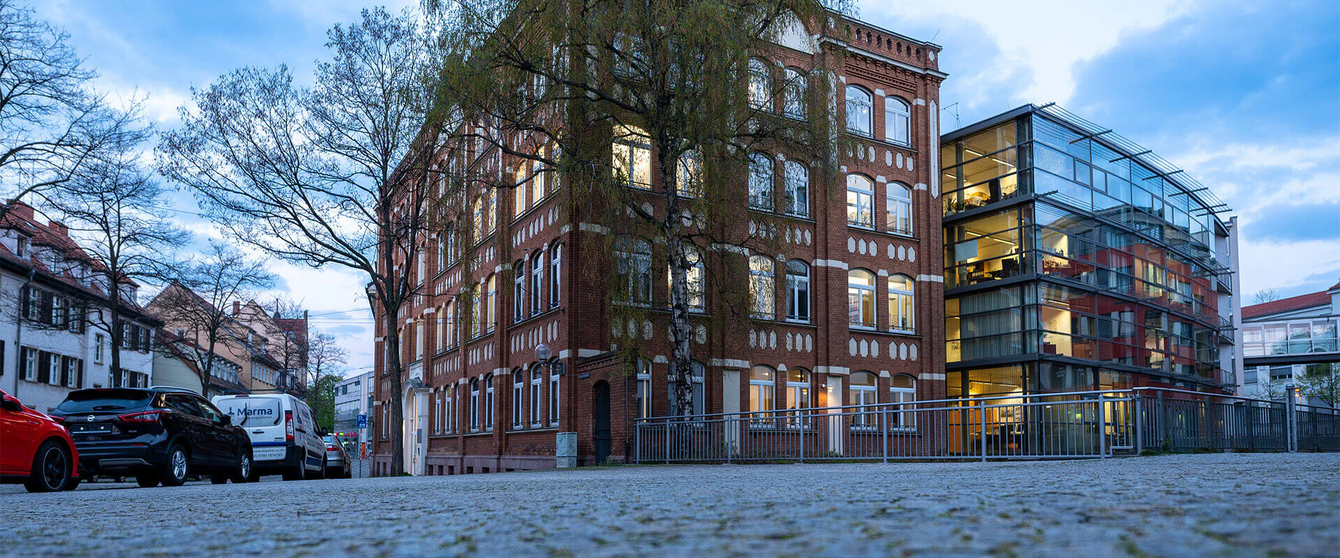 Bildbeschreibung / description: LEG-Gebäude mit historischem Altbau