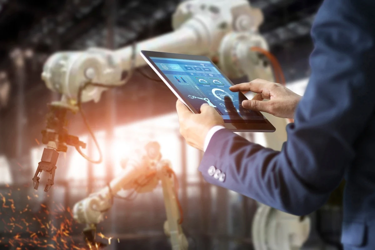Industrielle Produktion und Systeme Bildbeschreibung / description: Moderne Fertigung mit Robotern und Automatisierungstechnik.