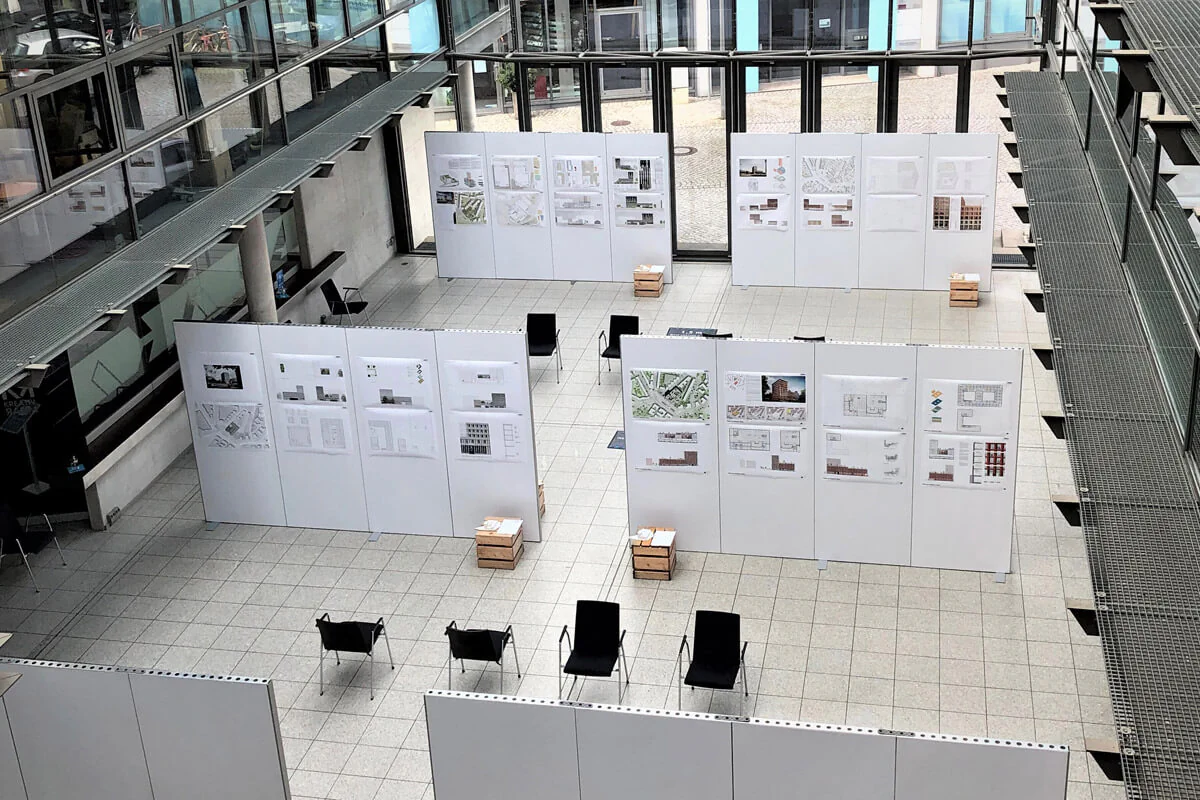 COMCENTER Slide 9 Bildbeschreibung / description: Ausstellung von Projekten im COMCENTER Brühl