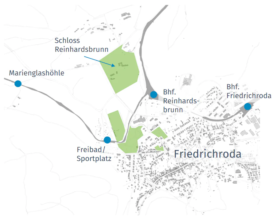 Lageplan Friedrichroda Bildbeschreibung / description: Lageplan von Friedrichroda mit eingezeichneten wichtigen Orten, inklusive historischem Bahnhof und dem Schloss Reinhardsbrunn